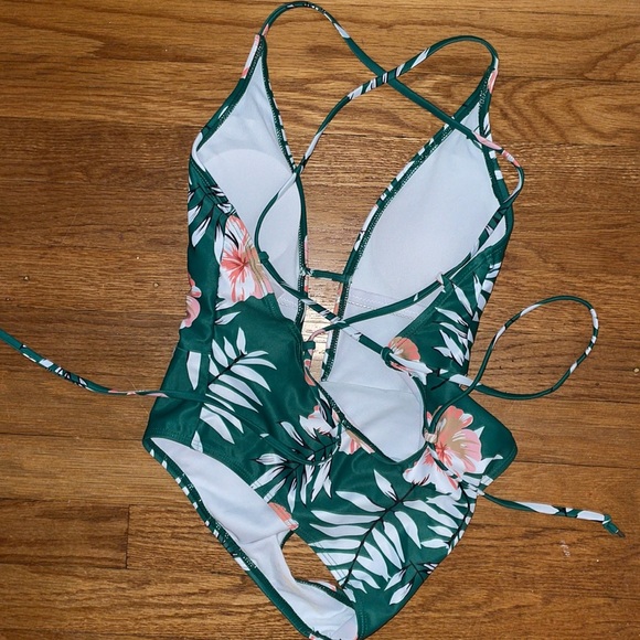 NWOT One Piece - Picture 2 of 3